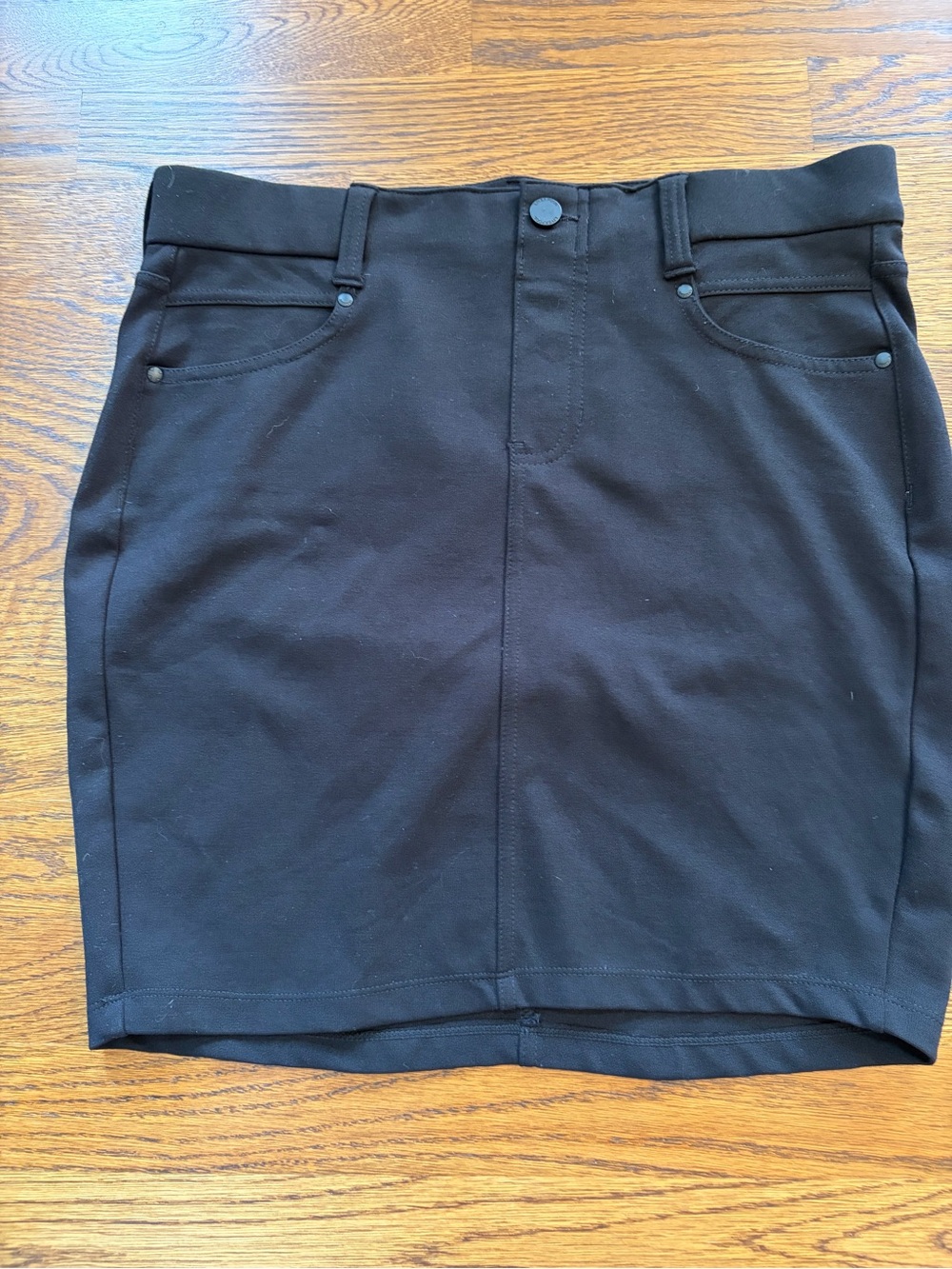 Liverpool LA Black CeCe Glider Pull on Mini Skirt 6/28 Stretchy Minimalist Clean